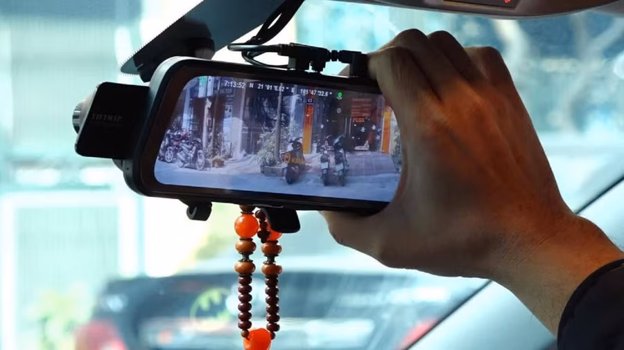 Theo dự thảo Luật Trật tự, an toàn giao thông đường bộ, gần 4 triệu ô tô cá nhân sẽ phải lắp đặt thiết bị giám sát hành trình. Ảnh minh họa