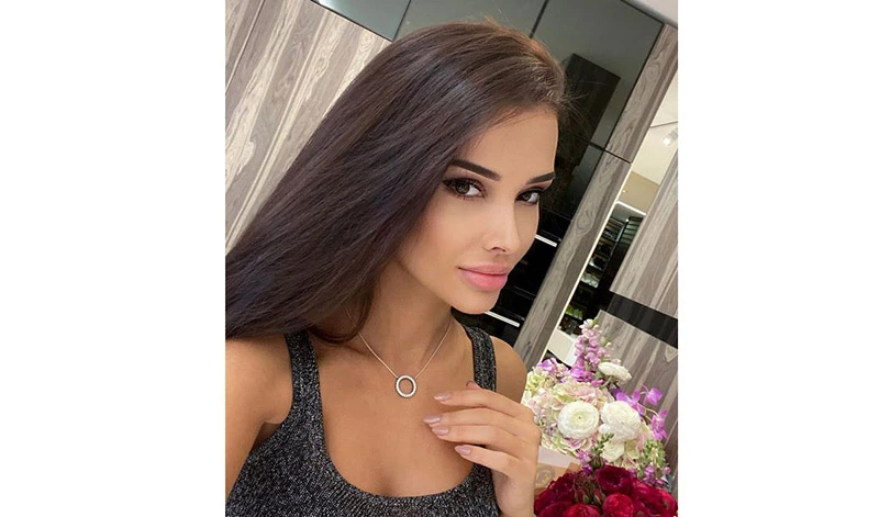 Ngẩn ngơ vẻ đẹp như nữ thần của người tình hoàng tử Ả Rập