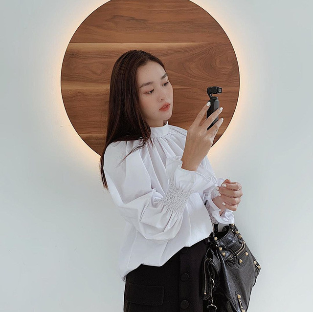 Chị em nên theo dõi sát 5 mỹ nhân Việt sau để lấy ý tưởng diện đồ thật chất - sang - trẻ - Ảnh 17. Chị em nên theo dõi sát 5 mỹ nhân Việt sau để lấy ý tưởng diện đồ thật chất - sang - trẻ - Ảnh 17.