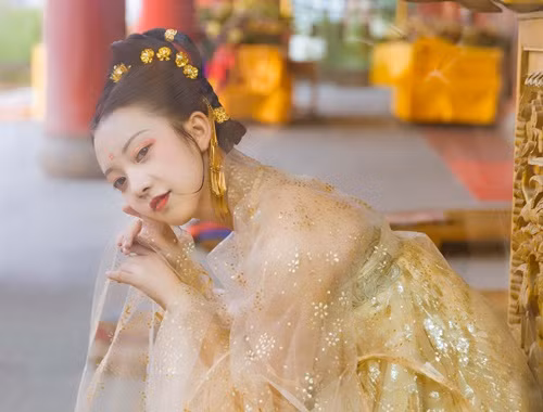 noi long khong nguoi thau cua trieu phi yen - my nhan "hoa thuy" bi nguoi doi cam ghet hinh anh 3