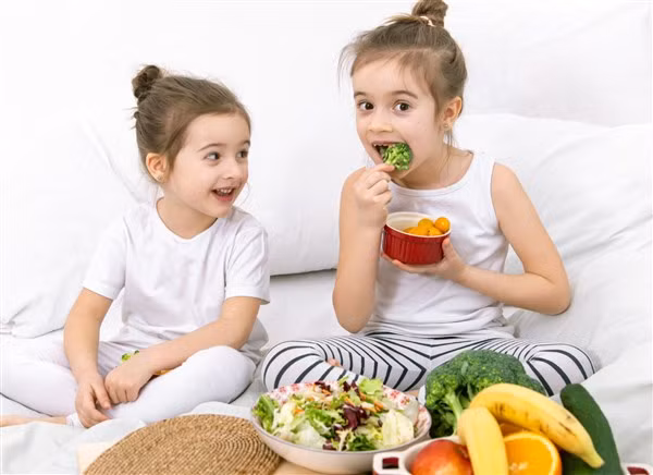 Bổ sung đầy đủ vitamin cho trẻ là vô cùng cần thiết.