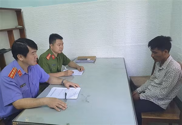 Nguyễn Tiến Giảng tại cơ quan điều tra.