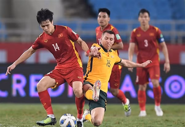 Hoàng Đức được săn đón sau khi cùng đội tuyển Việt Nam gây ấn tượng tại vòng loại World Cup.