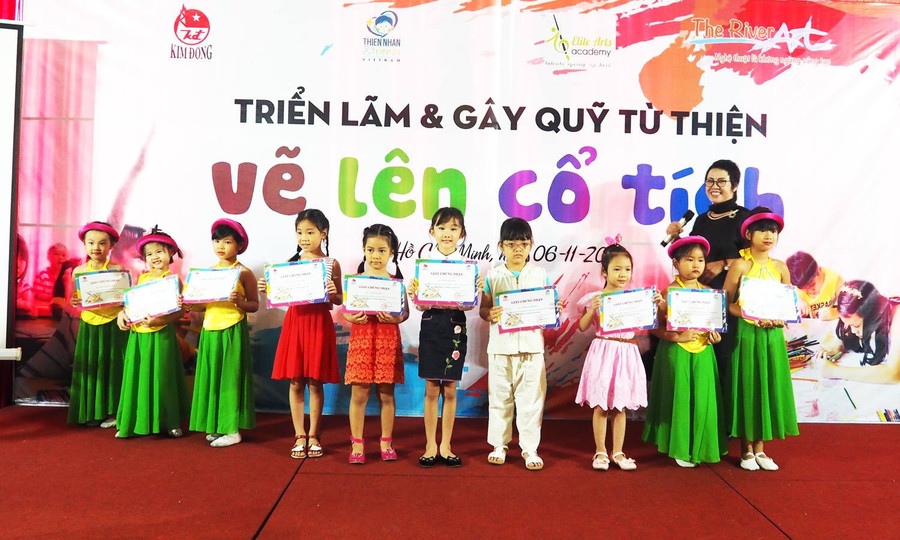 Chương trình "Vẽ lên cổ tích" thu hút nhiều em nhỏ tham gia Chương trình "Vẽ lên cổ tích" thu hút nhiều em nhỏ tham gia