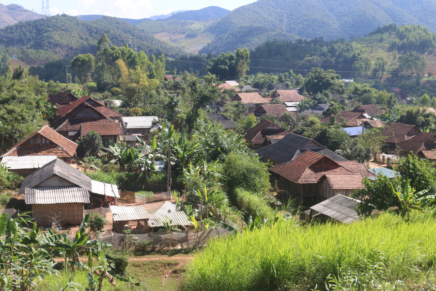 Đời sống vật chất, tinh thần của người dân huyện Mai Sơn ngày càng nâng cao.