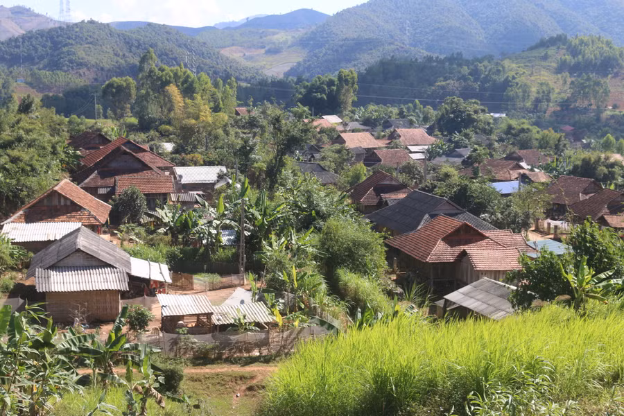 Đời sống vật chất, tinh thần của người dân huyện Mai Sơn ngày càng nâng cao.