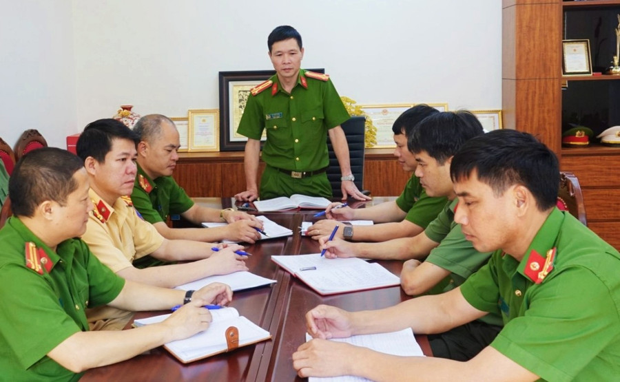 Công an huyện Mai Sơn tổ chức cuộc họp, phân công nhiệm vụ bảo đảm ANTT trên địa bàn trong ngày diễn ra lễ kỷ niệm. Công an huyện Mai Sơn tổ chức cuộc họp, phân công nhiệm vụ bảo đảm ANTT trên địa bàn trong ngày diễn ra lễ kỷ niệm.