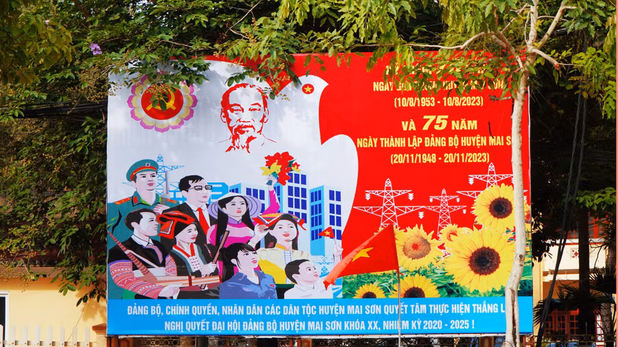 Đến thời điểm này, việc trang trí đã được huyện Mai Sơn hoàn tất.