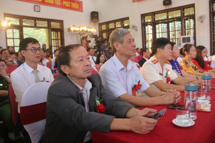 Nguyên lãnh đạo, cán bộ huyện Mai Sơn qua các thời kỳ tham dự Lễ kỷ niệm. Nguyên lãnh đạo, cán bộ huyện Mai Sơn qua các thời kỳ tham dự Lễ kỷ niệm.