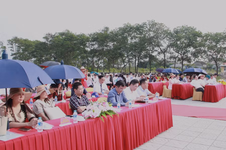 Các đại biểu tham dự buổi Lễ.