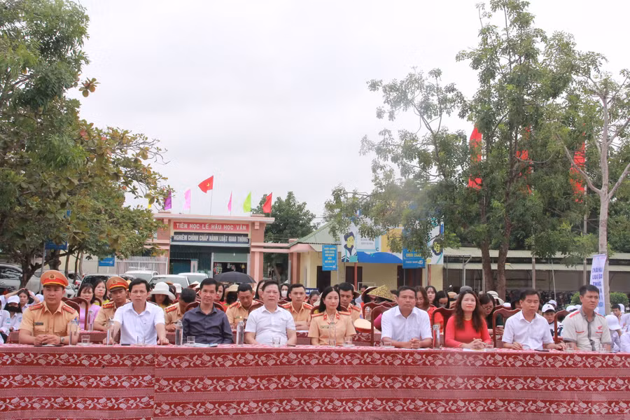 Các đại biểu tham dự Lễ phát động.