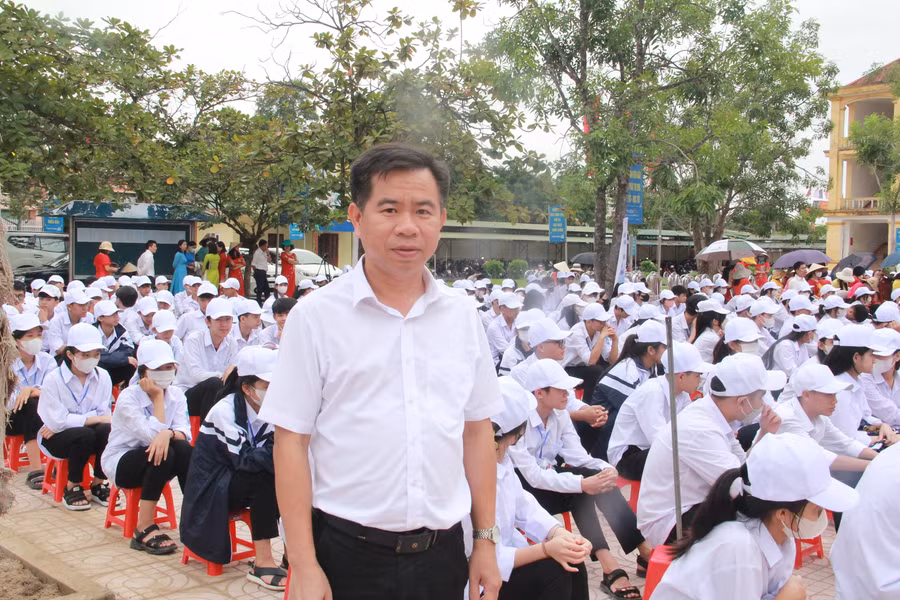 Thầy Thái Anh Tuấn, Hiệu trưởng trường THPT Lê Quý Đôn.