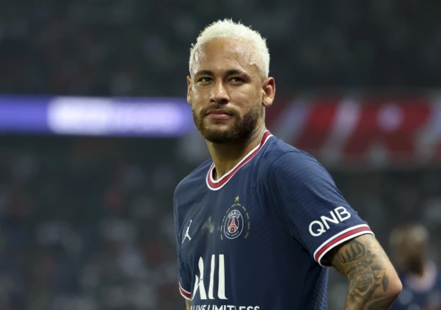 Neymar đã kích hoạt một điều khoản trong hợp đồng để ở lại PSG đến năm 2027. 