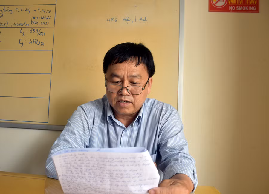 Ông Nguyễn Thành Dũng - Hiệu trưởng Trường THCS Nguyễn Trung Trực, trao đổi với Báo GD&TĐ. Ảnh: C.Chương