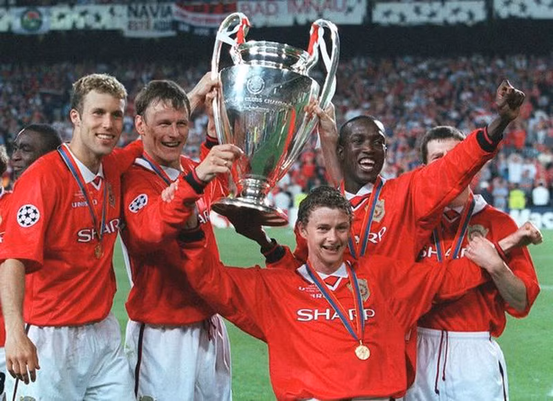 Man Utd vẫn nổi tiếng nhất thế giới dựa trên mức độ tìm kiếm Google.