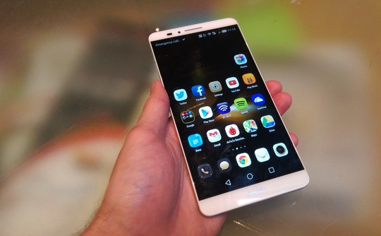 10 mẫu smartphone cho mùa đông giá lạnh ảnh 2