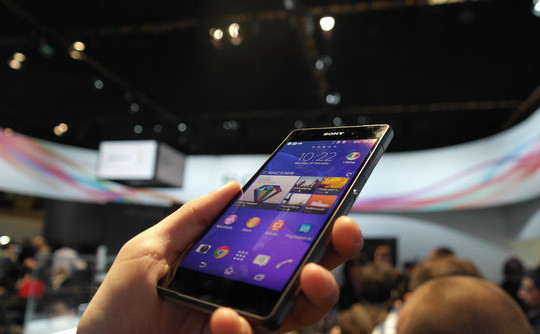 10 mẫu smartphone cho mùa đông giá lạnh ảnh 4