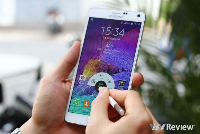 10 mẫu smartphone cho mùa đông giá lạnh ảnh 7