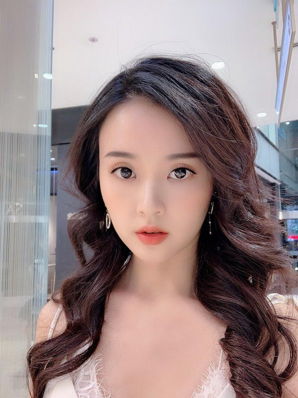 Bị chụp lén bằng điện thoại, Midu để lộ nhan sắc thật gây bất ngờ ảnh 10 bi fans chup len bang dien thoai, midu de lo nhan sac that gay bat ngo - 12