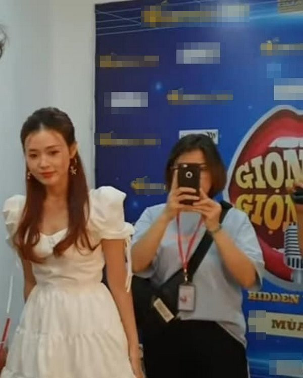 Bị chụp lén bằng điện thoại, Midu để lộ nhan sắc thật gây bất ngờ ảnh 4 bi fans chup len bang dien thoai, midu de lo nhan sac that gay bat ngo - 6