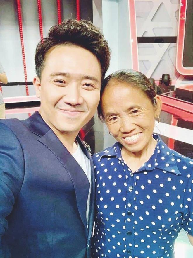 Bà Tân Vlog thách thức Trấn Thành: Làm Youtube bà thiếu gì tiền mà lấy vàng của mày! - Ảnh 5. Bà Tân Vlog thách thức Trấn Thành: Làm Youtube bà thiếu gì tiền mà lấy vàng của mày!-4