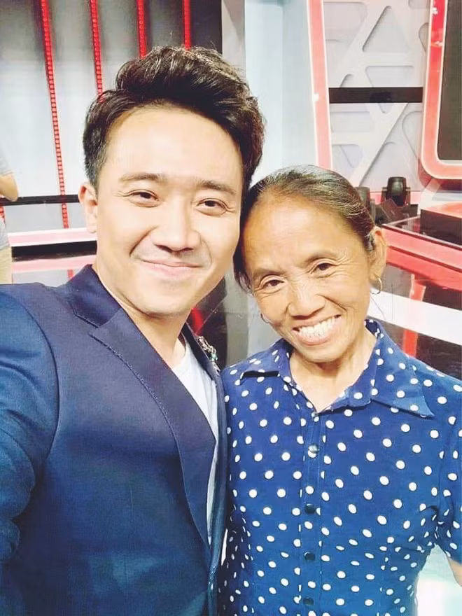 Bà Tân Vlog thách thức Trấn Thành: Làm Youtube bà thiếu gì tiền mà lấy vàng của mày!-4