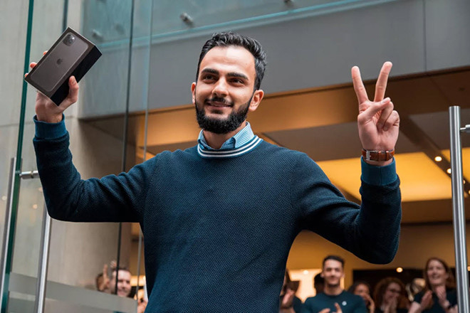 Apple chính thức mở bán loạt iPhone 11 trên toàn cầu - ảnh 1