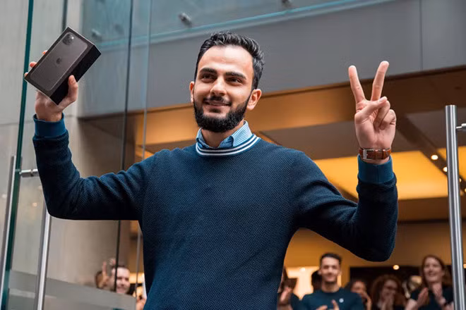 Apple chính thức mở bán loạt iPhone 11 trên toàn cầu - ảnh 1