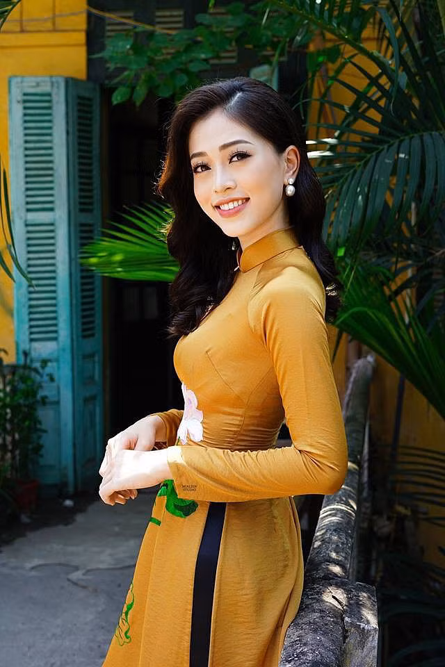 Soi học vấn của dàn Hoa hậu đình đám Vbiz: Người chiến tích” khoe mãi không hết, người gây tiếc nuối vì còn dở dang!-14