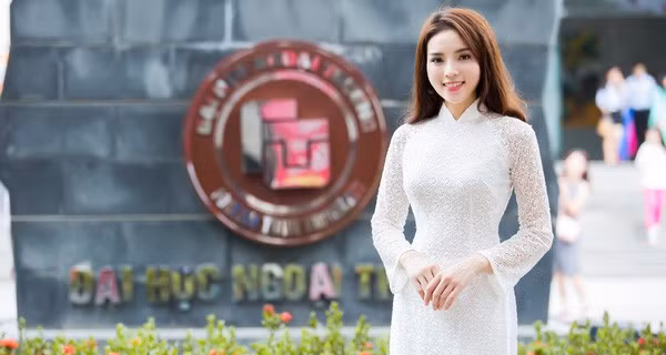 Soi học vấn của dàn Hoa hậu đình đám Vbiz: Người chiến tích” khoe mãi không hết, người gây tiếc nuối vì còn dở dang!-22