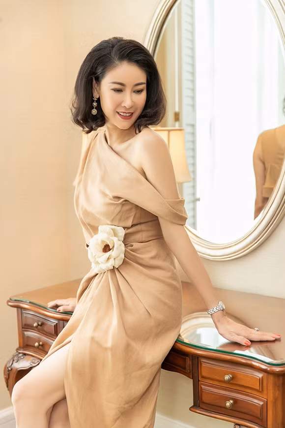 1hakieuanhngoisaovnw600h900_20190517114440