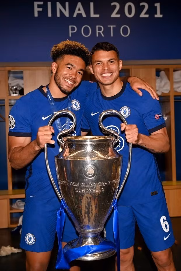 Thiago Silva rời Chelsea sau 4 năm gắn bó.