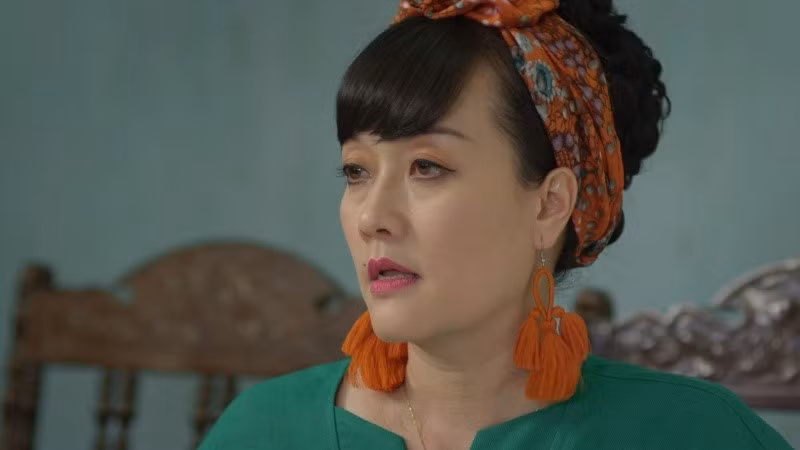 Nghệ sĩ Vân Dung vai bà Diễm Loan phim “Hướng dương ngược nắng”.