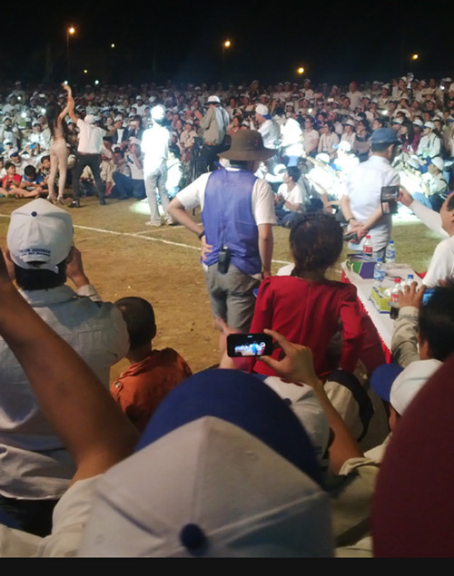 Khổng Tú Quỳnh gây sốc vì diện trang phục mặc như không ảnh 3 Khổng Tú Quỳnh trang phục sốc