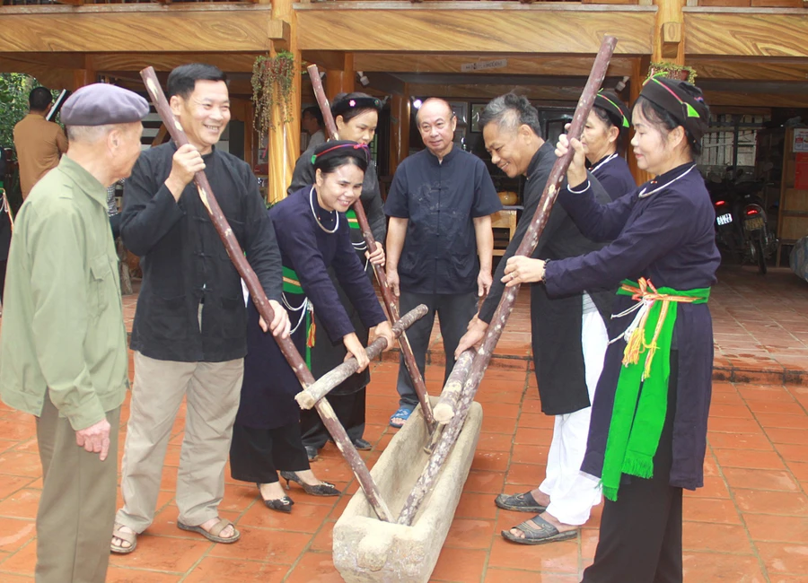 Nhiều nghệ nhân dân gian tại Yên Bái say mê với các làn điệu dân ca.