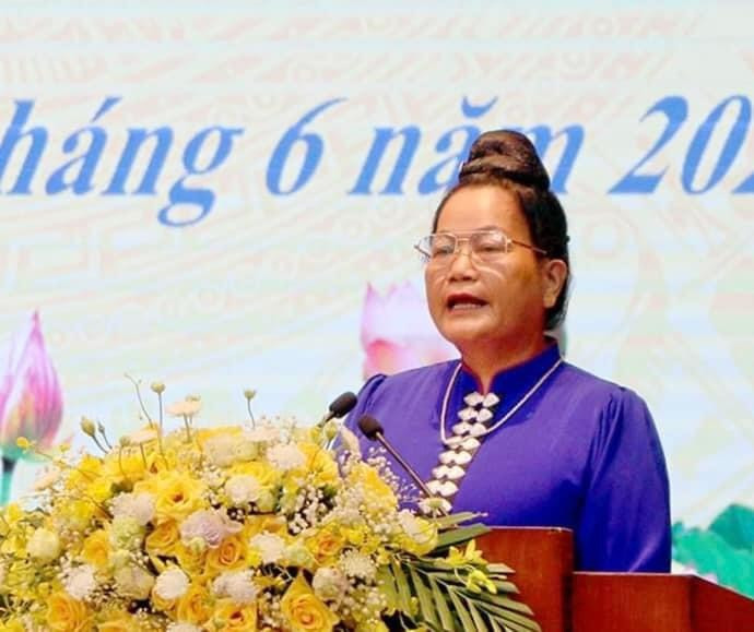 Với nghệ nhân Điêu Thị Xiêng các làn điệu dân ca là hơi thở, là cuộc sống. Với nghệ nhân Điêu Thị Xiêng các làn điệu dân ca là hơi thở, là cuộc sống.