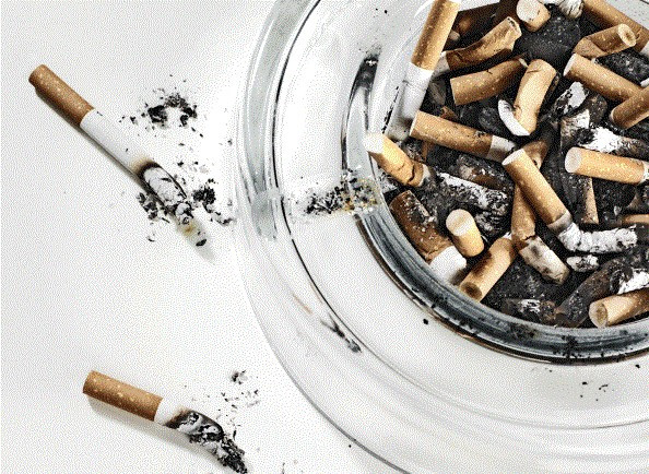 Hút thuốc là thói quen xấu ảnh hưởng nghiêm trọng tới sức khỏe của nam giới. Ảnh: Mensfitness.