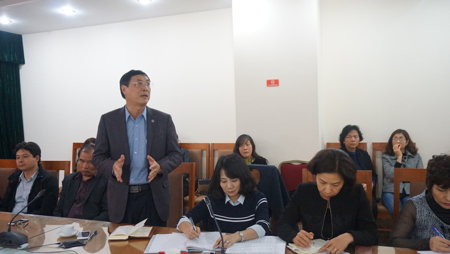 Thầy giáo Nguyễn Quốc Bình phát biểu tại Hội nghị