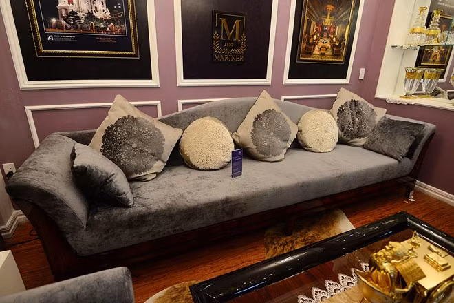 Bộ bàn ghế 1,4 tỷ đồng ở Hà Nội