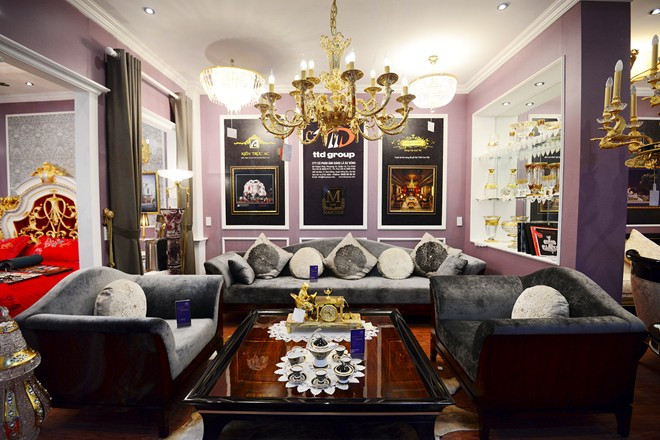 Bộ bàn ghế 1,4 tỷ đồng ở Hà Nội