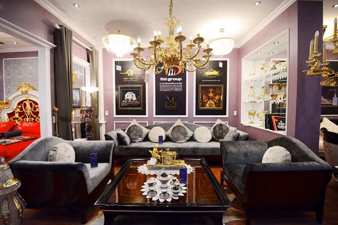 Bộ bàn ghế 1,4 tỷ đồng ở Hà Nội