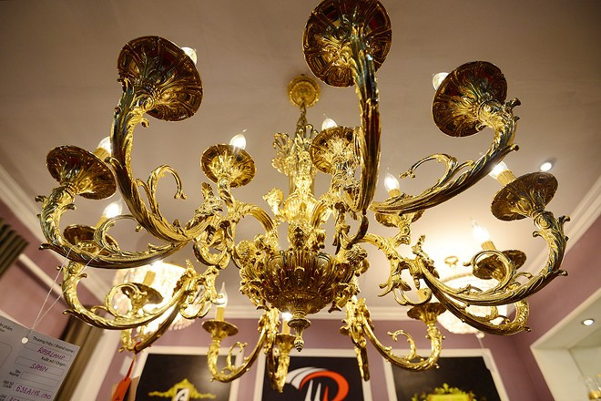 Bộ bàn ghế 1,4 tỷ đồng ở Hà Nội