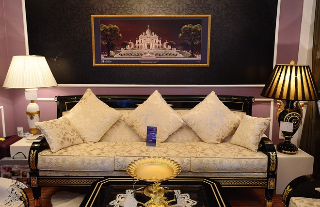 Bộ bàn ghế 1,4 tỷ đồng ở Hà Nội