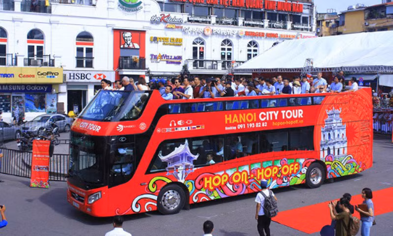 Tăng thêm xe buýt 2 tầng phục vụ miễn phí người dân dịp nghỉ lễ