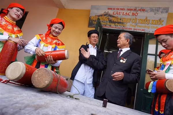 Cố Nghệ nhân Ưu tú Triệu Đình Hồng – người gắn bó với di sản múa Bồng làng Triều Khúc.