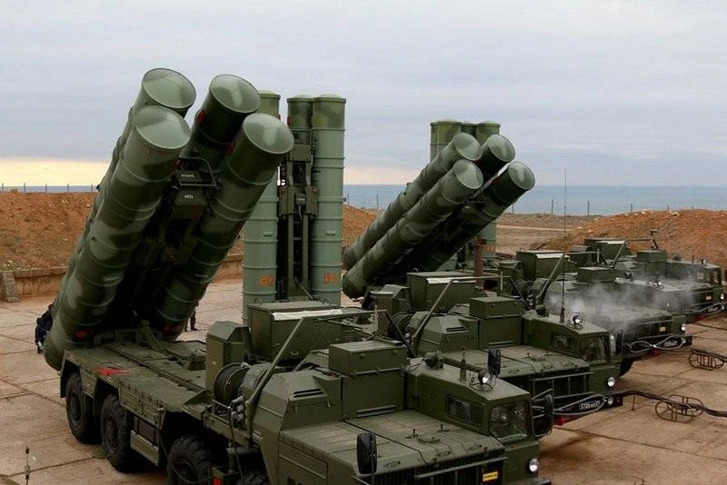 Bộ Quốc phòng Nga được trang bị thêm một tổ hợp tên lửa S-400 Triumf