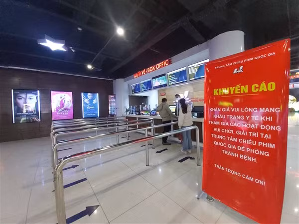 Các nhà làm phim nêu nguyện vọng sống chung có kiểm soát với dịch bệnh.