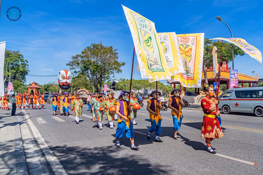 Tuồng cổ Huế lần đầu tiên được quảng diễn dưới đường phố.