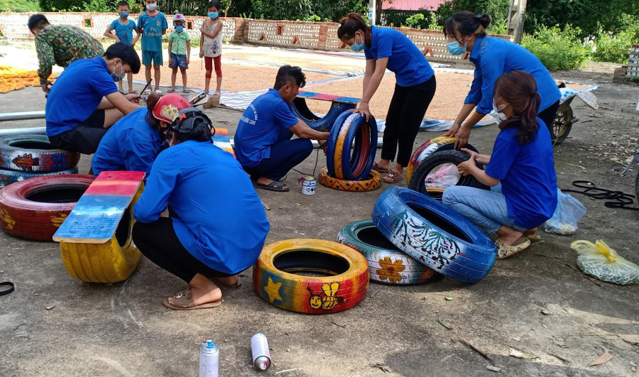 Đoàn viên huyên Than Uyên tạo sân chơi cho trẻ vùng cao. Đoàn viên huyên Than Uyên tạo sân chơi cho trẻ vùng cao.