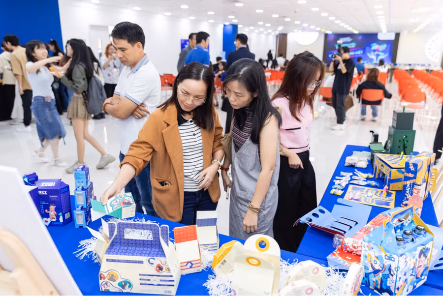 SCGP Packaging Speak Out 2023 - thu hút cac bạn sinh viên từ các trường CĐ, ĐH trên cả nước và gây ấn tượng với những thiết kế bao bì mới lạ và đầy tính ứng dụng. SCGP Packaging Speak Out 2023 - thu hút cac bạn sinh viên từ các trường CĐ, ĐH trên cả nước và gây ấn tượng với những thiết kế bao bì mới lạ và đầy tính ứng dụng.